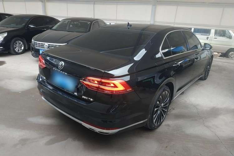 Used Volkswagen Phideon 2021 380TSI Flagship Edition Rear Right 45 Deg