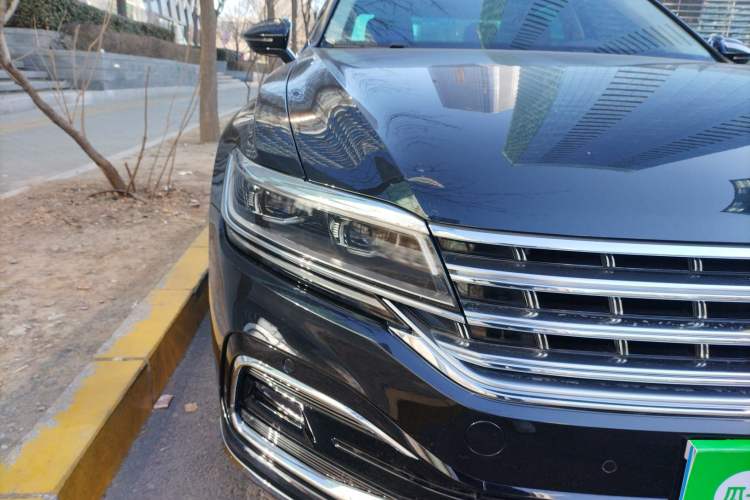 Used Volkswagen Phideon 2021 380TSI Luxury Edition Right Front Headlight