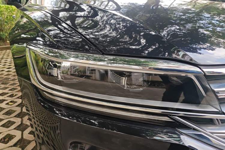 Used Volkswagen Phideon 2021 380TSI Prestige Edition Right Front Headlight