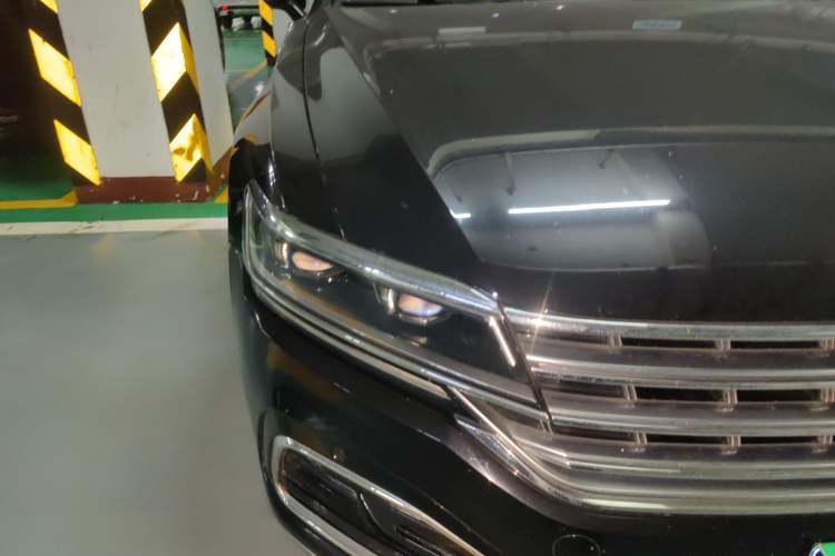 Used Volkswagen Phideon 2021 380TSI Luxury Edition Right Front Headlight
