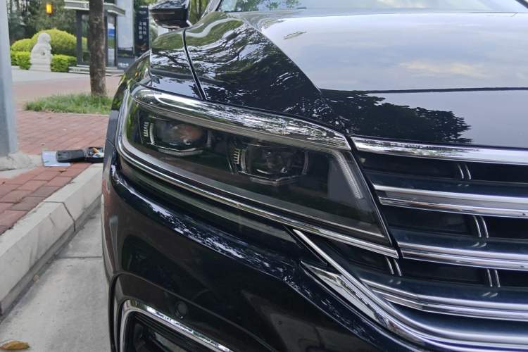 Used Volkswagen Phideon 2021 380TSI Luxury Edition Right Front Headlight