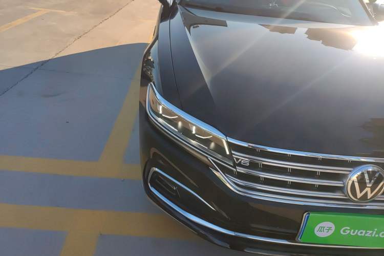 Used Volkswagen Phideon 2021 380TSI Luxury Edition Right Front Headlight