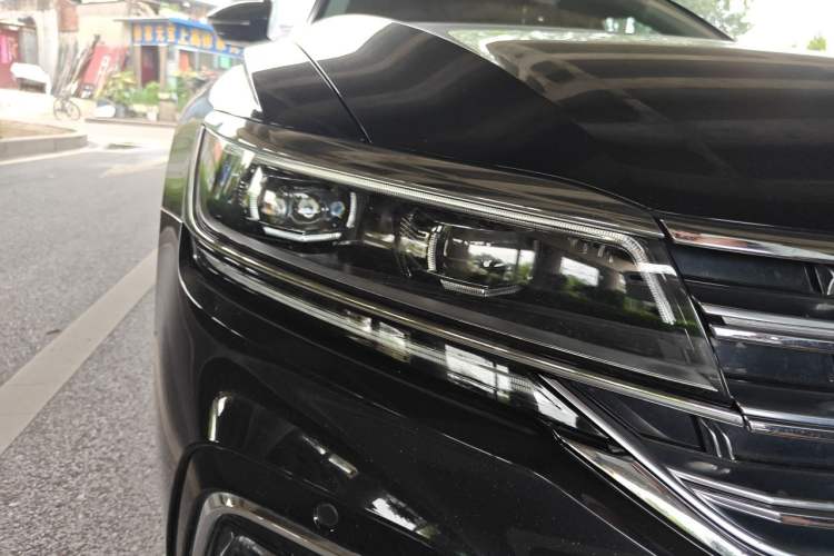 Used Volkswagen Phideon 2021 380TSI Luxury Edition Right Front Headlight