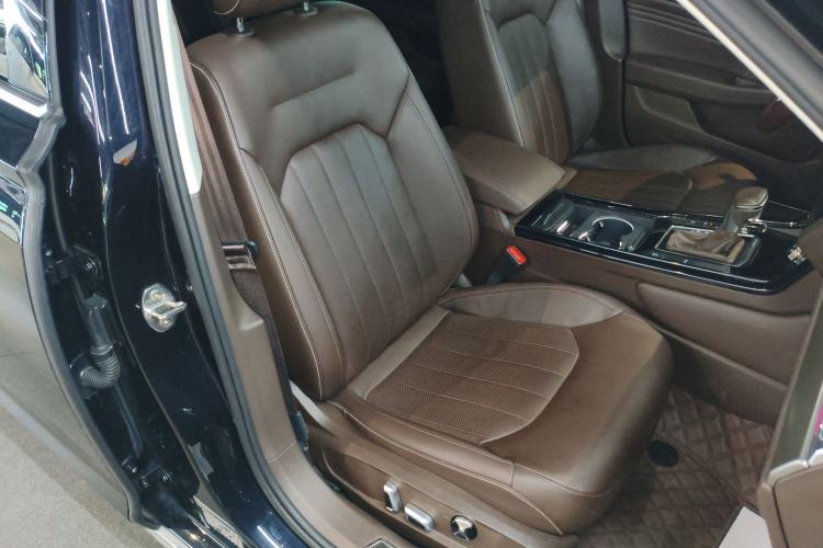Used Volkswagen Phideon 2021 380TSI Luxury Edition Right Front Seat