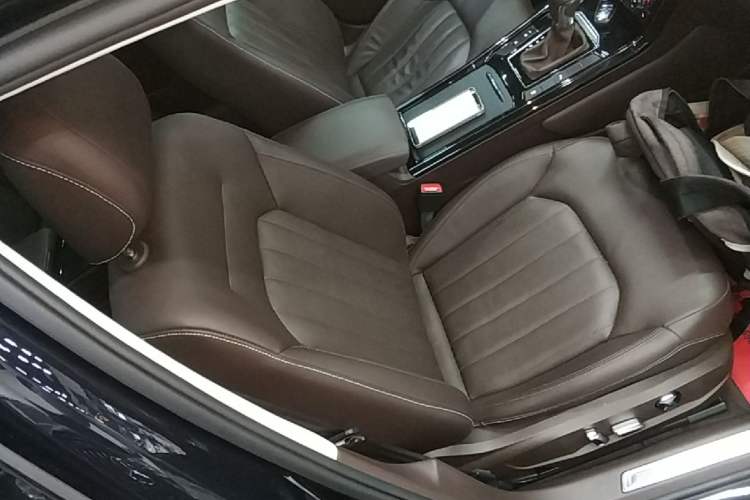 Used Volkswagen Phideon 2021 380TSI Luxury Edition Right Front Seat