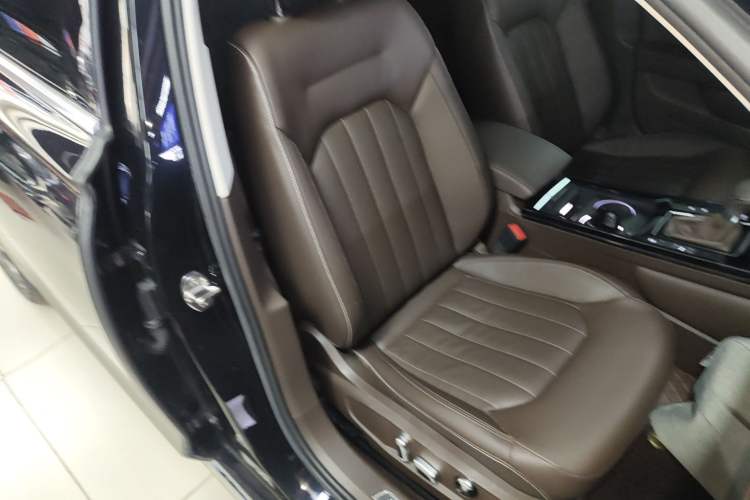 Used Volkswagen Phideon 2021 380TSI Luxury Edition Right Front Seat