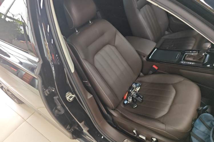 Used Volkswagen Phideon 2021 380TSI Luxury Edition Right Front Seat