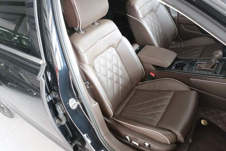 Used Volkswagen Phideon 2021 380TSI Prestige Edition Right Front Seat