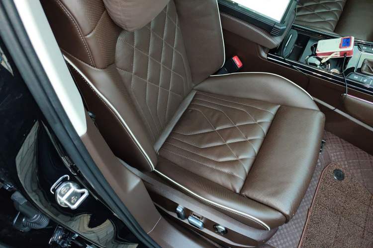 Used Volkswagen Phideon 2021 380TSI Prestige Edition Right Front Seat