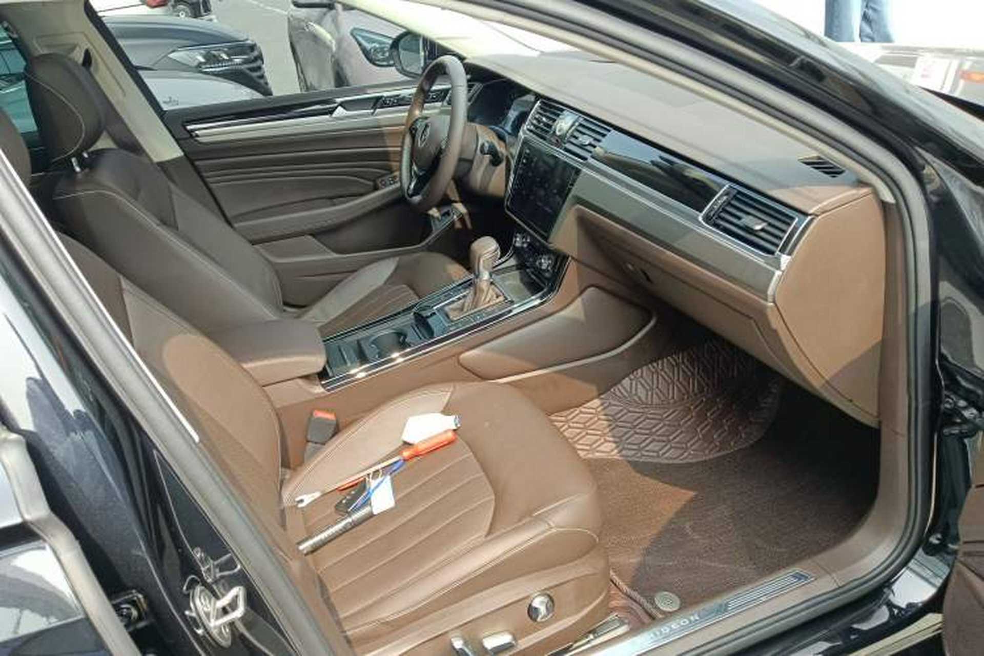 Used Volkswagen Phideon 2021 380TSI Luxury Edition Right Front Seat