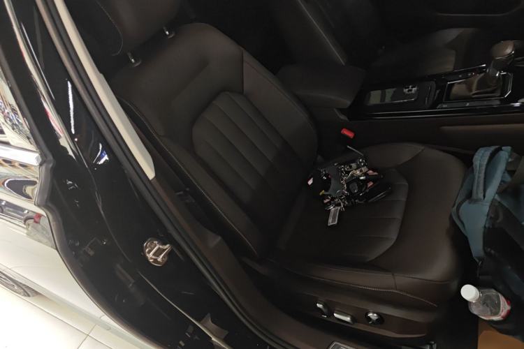 Used Volkswagen Phideon 2021 380TSI Luxury Edition Right Front Seat