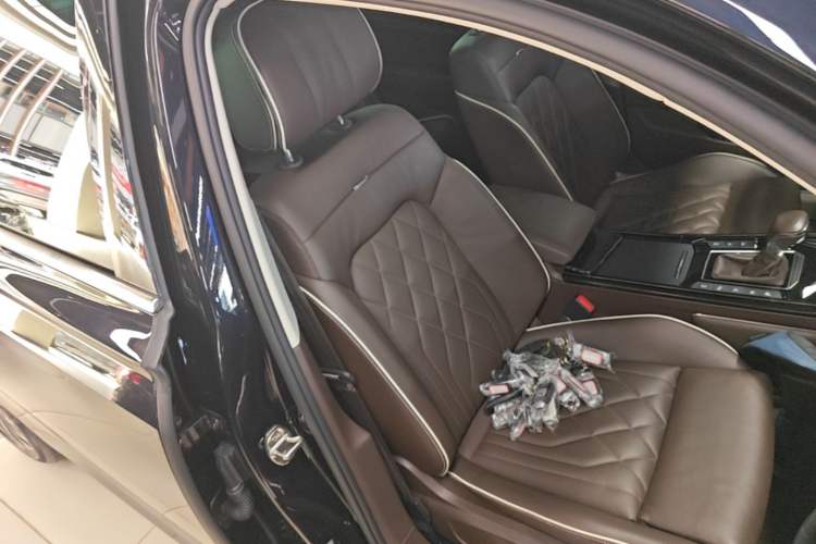 Used Volkswagen Phideon 2021 380TSI Prestige Edition Right Front Seat