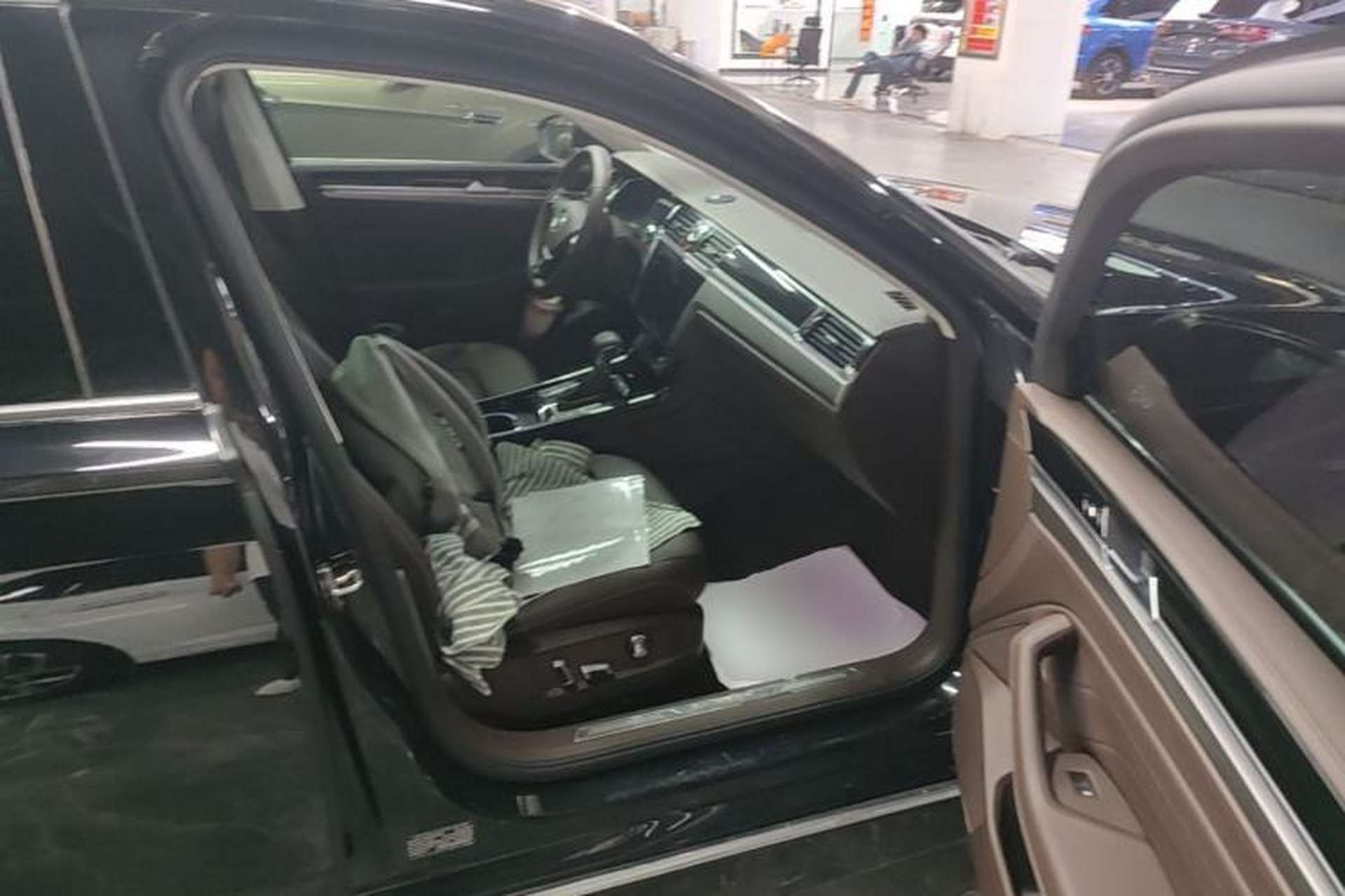 Used Volkswagen Phideon 2021 380TSI Luxury Edition Right Front Seat
