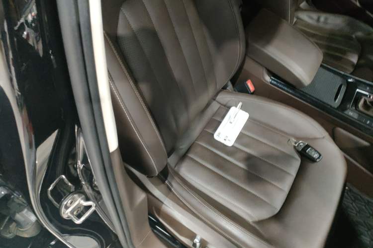 Used Volkswagen Phideon 2021 380TSI Luxury Edition Right Front Seat