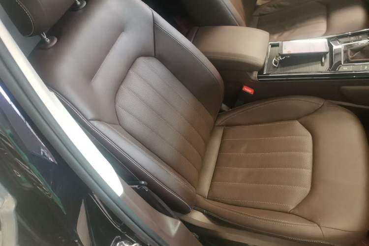 Used Volkswagen Phideon 2021 380TSI Luxury Edition Right Front Seat