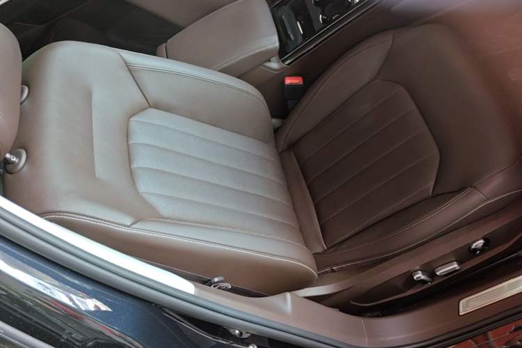 Used Volkswagen Phideon 2021 380TSI Luxury Edition Right Front Seat