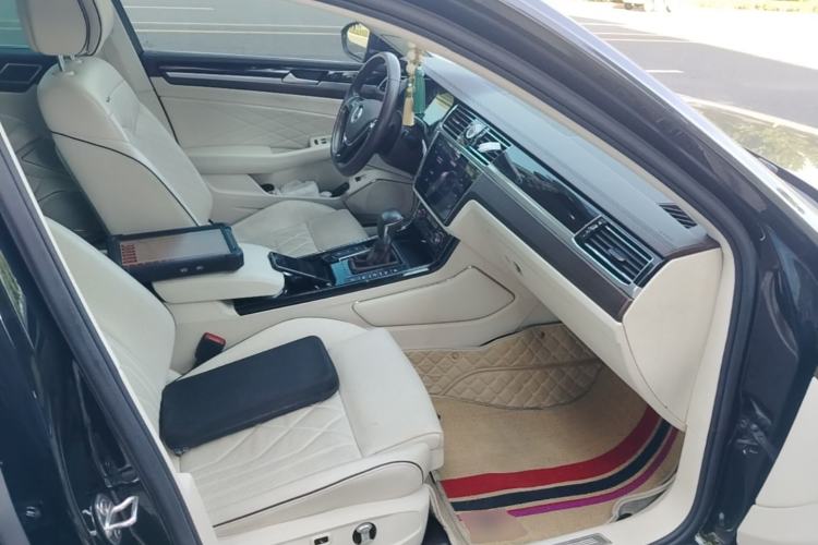 Used Volkswagen Phideon 2021 380TSI Prestige Edition Right Front Seat