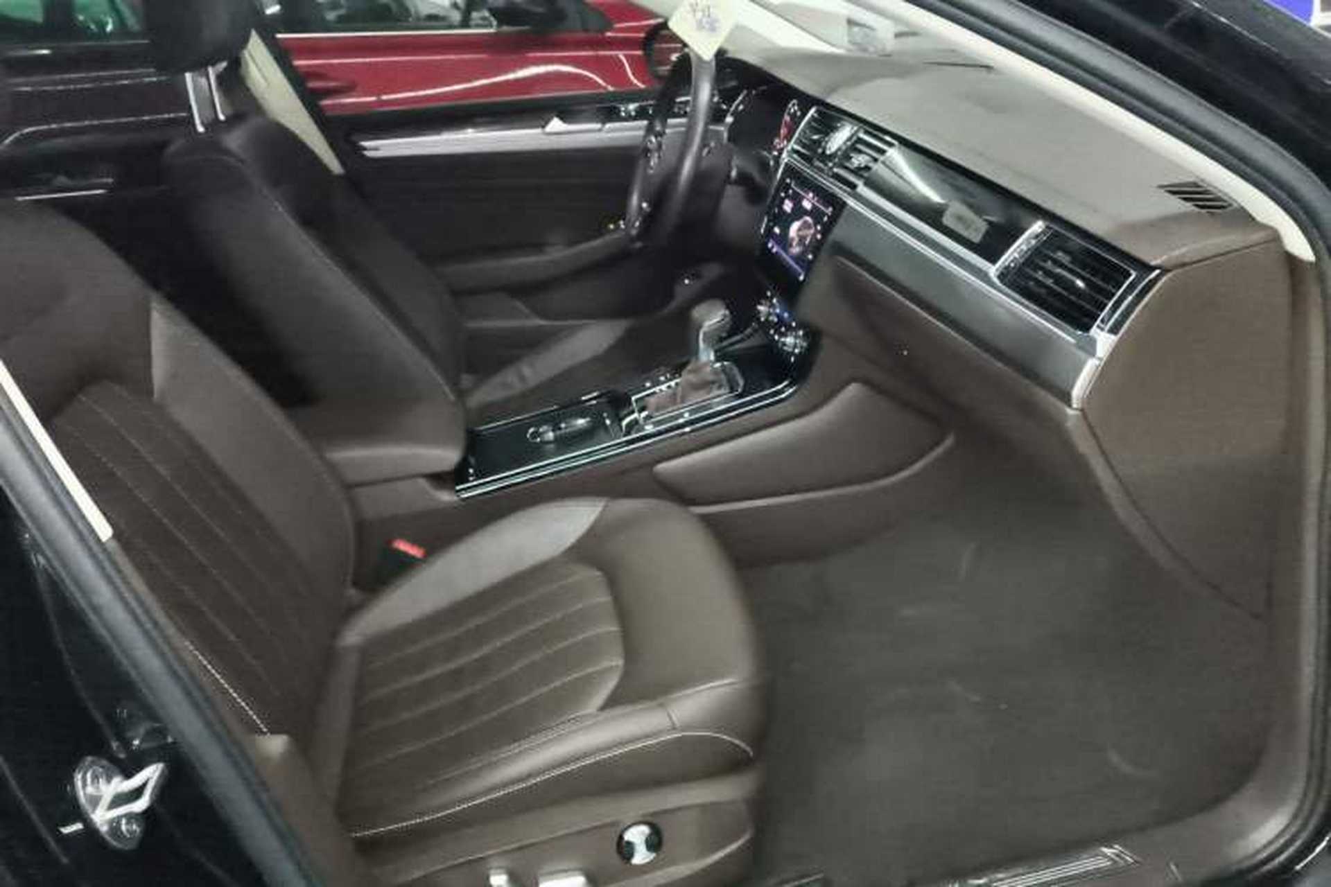 Used Volkswagen Phideon 2021 380TSI Luxury Edition Right Front Seat