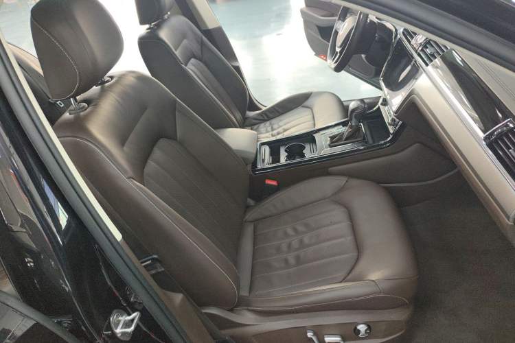 Used Volkswagen Phideon 2021 380TSI Luxury Edition Right Front Seat
