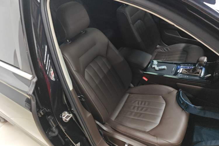 Used Volkswagen Phideon 2021 380TSI Luxury Edition Right Front Seat