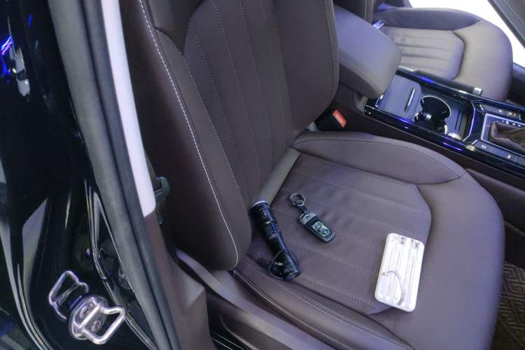 Used Volkswagen Phideon 2021 380TSI Luxury Edition Right Front Seat