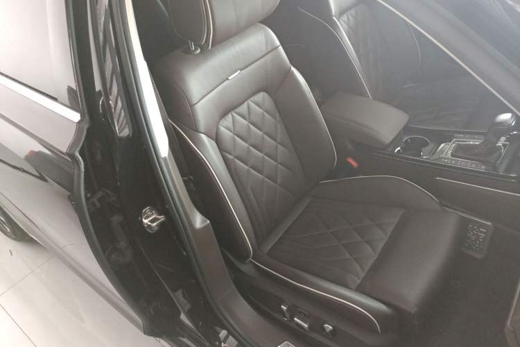 Used Volkswagen Phideon 2021 380TSI Prestige Edition Right Front Seat