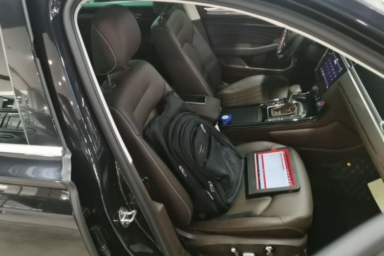 Used Volkswagen Phideon 2021 380TSI Luxury Edition Right Front Seat