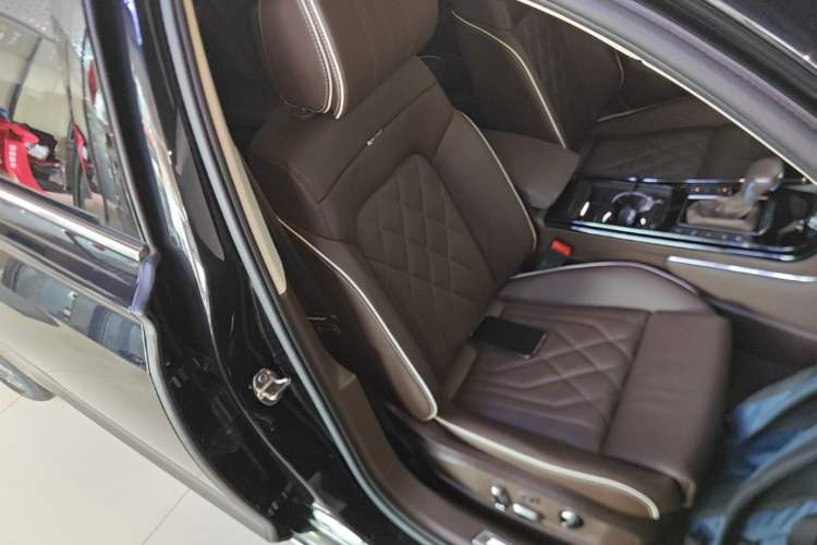 Used Volkswagen Phideon 2021 380TSI Prestige Edition Right Front Seat