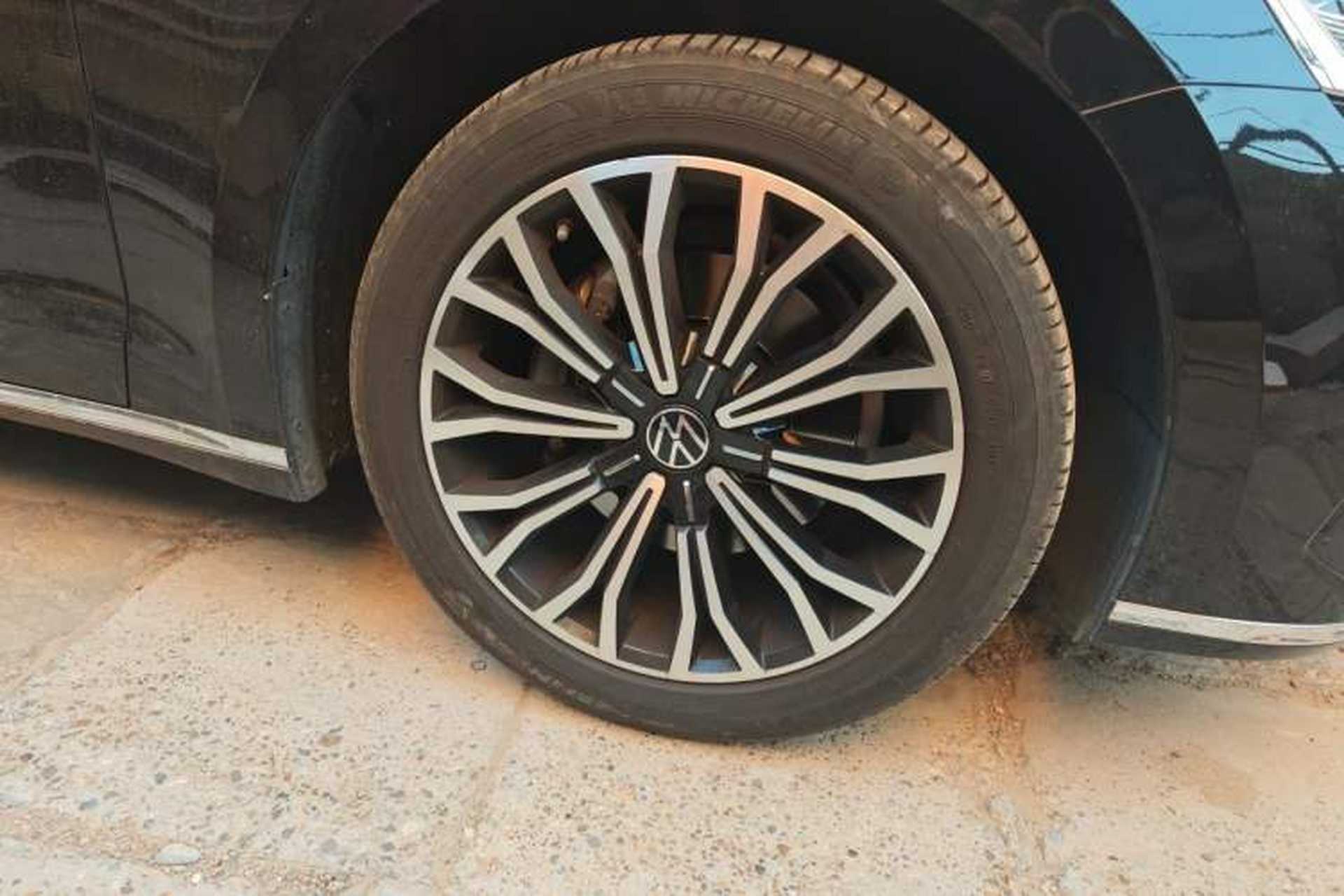Used Volkswagen Phideon 2021 380TSI Luxury Edition Right Front Wheel Hub