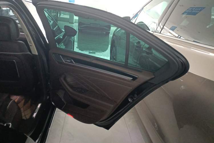 Used Volkswagen Phideon 2021 380TSI Prestige Edition Right Rear Door Interior