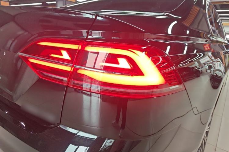 Used Volkswagen Phideon 2021 380TSI Luxury Edition Right Rear Taillight
