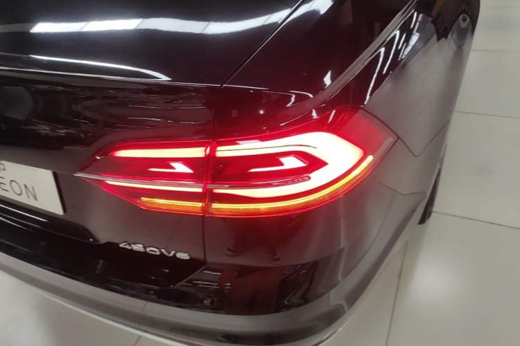 Used Volkswagen Phideon 2021 380TSI Prestige Edition Right Rear Taillight