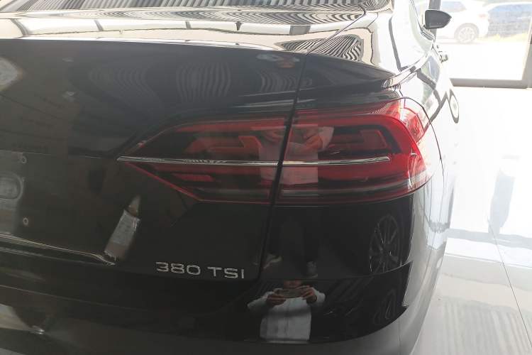 Used Volkswagen Phideon 2021 380TSI Prestige Edition Right Rear Taillight