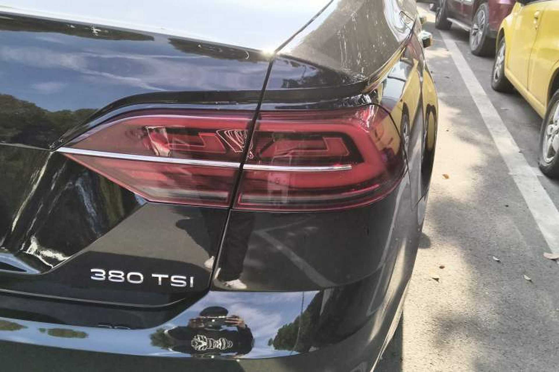 Used Volkswagen Phideon 2021 380TSI Luxury Edition Right Rear Taillight