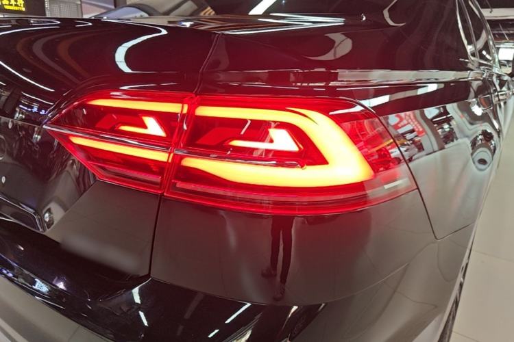 Used Volkswagen Phideon 2021 380TSI Prestige Edition Right Rear Taillight