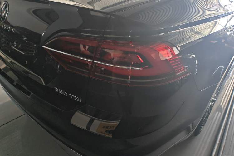 Used Volkswagen Phideon 2021 380TSI Prestige Edition Right Rear Taillight