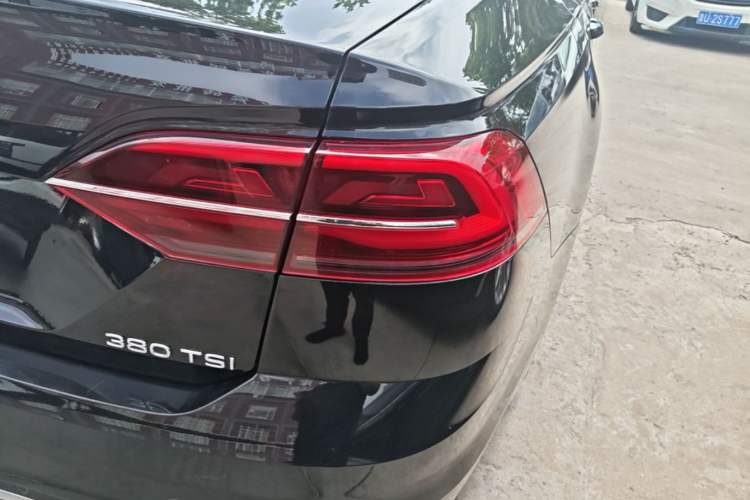 Used Volkswagen Phideon 2021 380TSI Luxury Edition Right Rear Taillight