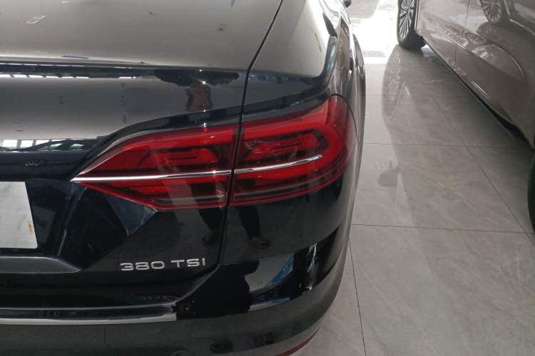 Used Volkswagen Phideon 2021 380TSI Prestige Edition Right Rear Taillight