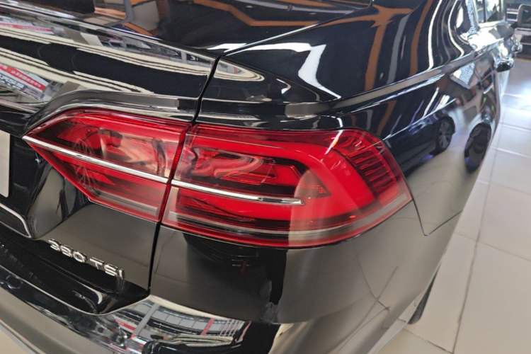 Used Volkswagen Phideon 2021 380TSI Prestige Edition Right Rear Taillight