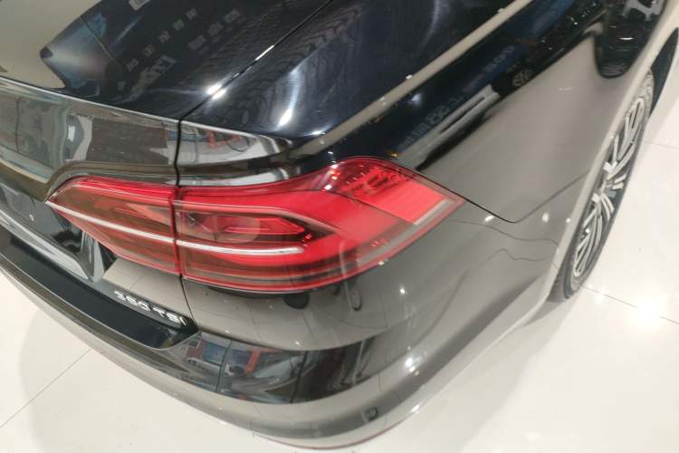 Used Volkswagen Phideon 2021 380TSI Luxury Edition Right Rear Taillight