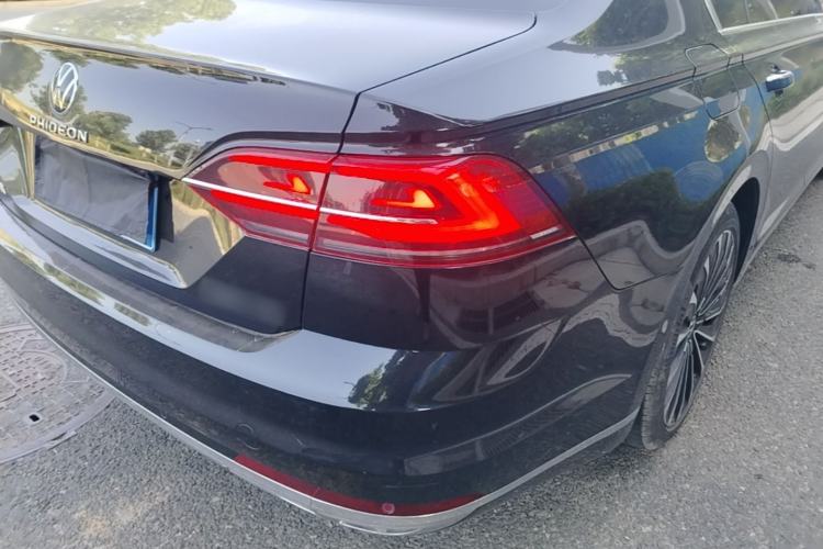 Used Volkswagen Phideon 2021 380TSI Prestige Edition Right Rear Taillight
