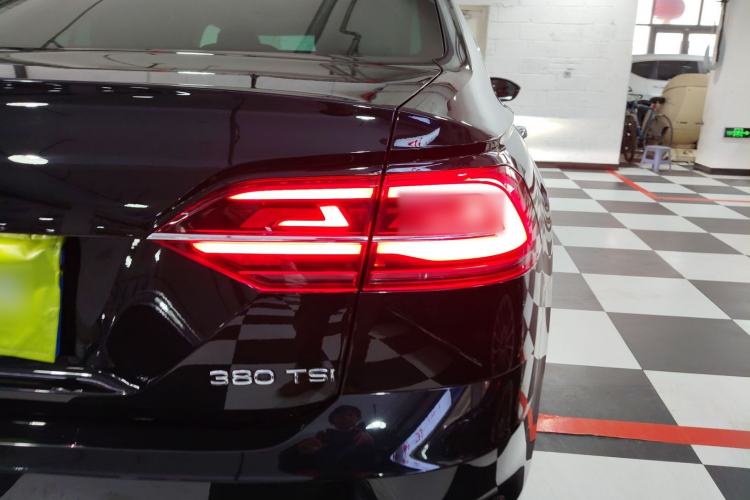 Used Volkswagen Phideon 2021 380TSI Luxury Edition Right Rear Taillight