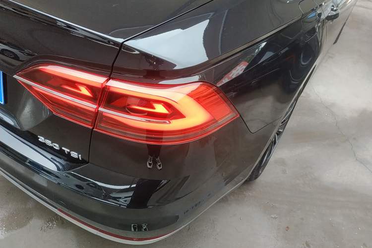 Used Volkswagen Phideon 2021 380TSI Flagship Edition Right Rear Taillight
