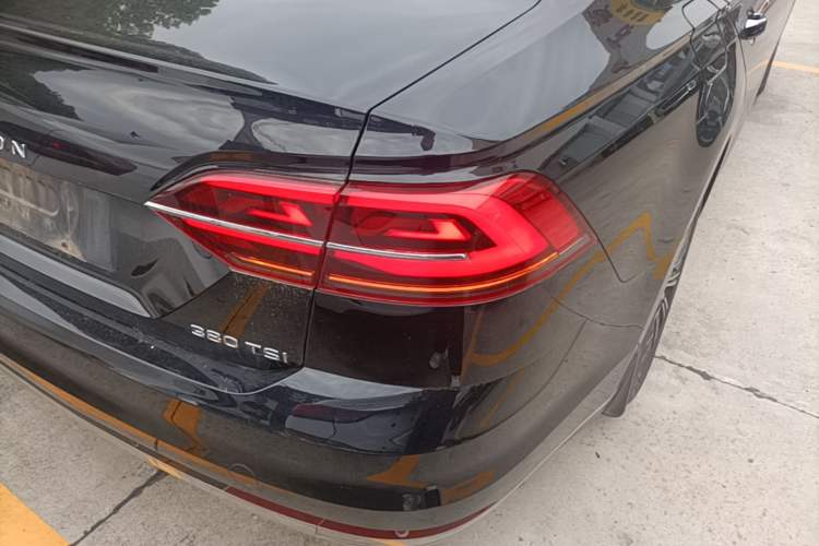Used Volkswagen Phideon 2021 380TSI Luxury Edition Right Rear Taillight