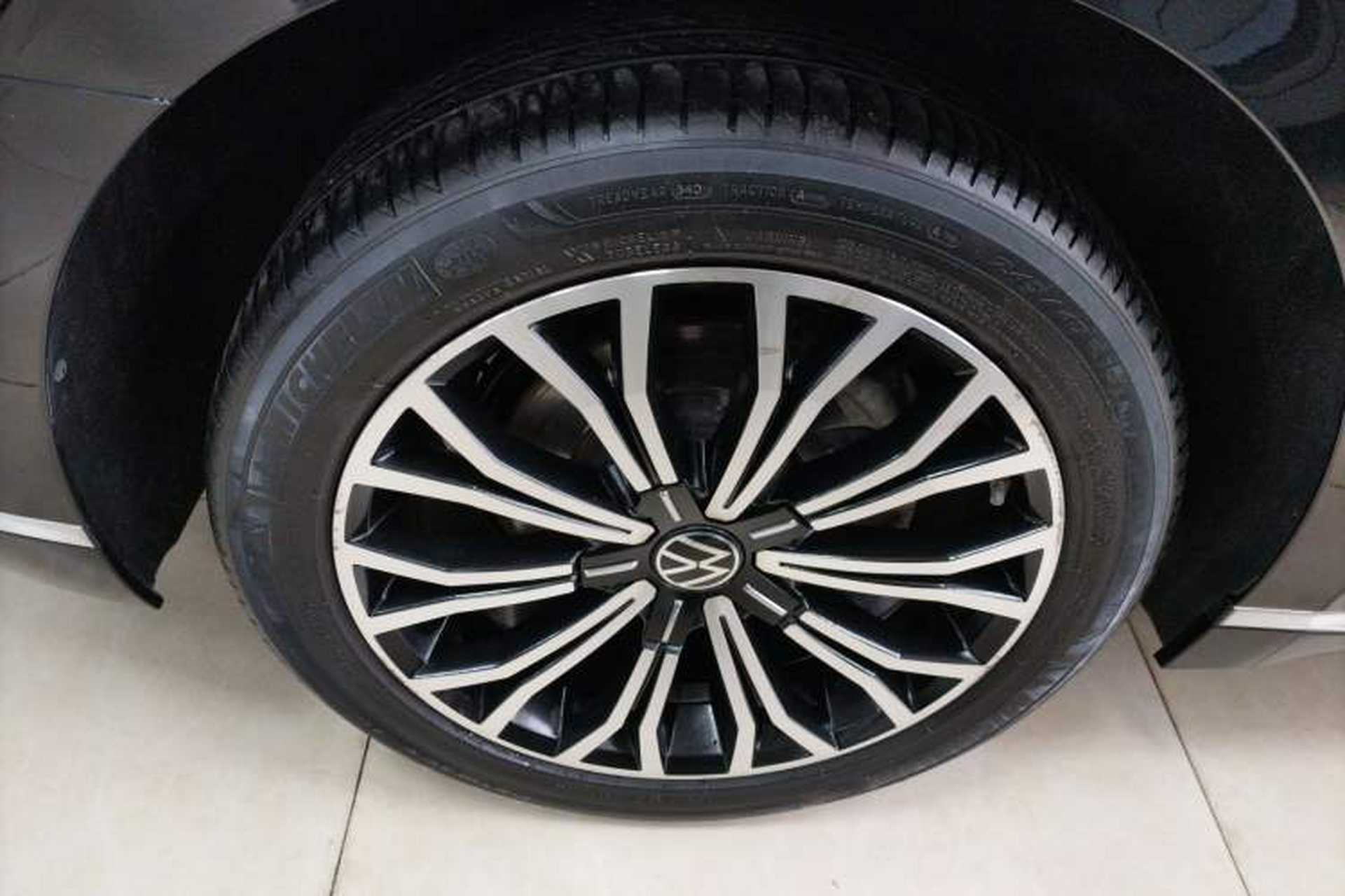Used Volkswagen Phideon 2021 380TSI Luxury Edition Right Rear Wheel Hub