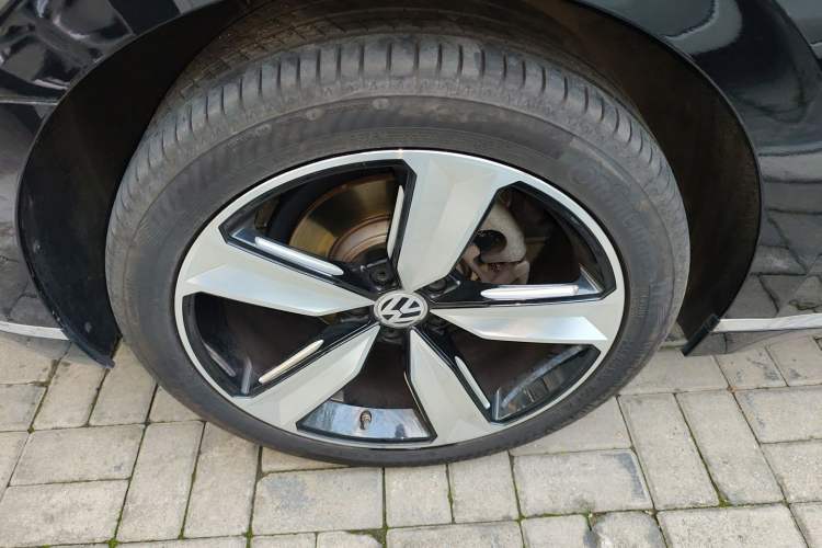 Used Volkswagen Phideon 2021 380TSI Prestige Edition Right Rear Wheel Hub