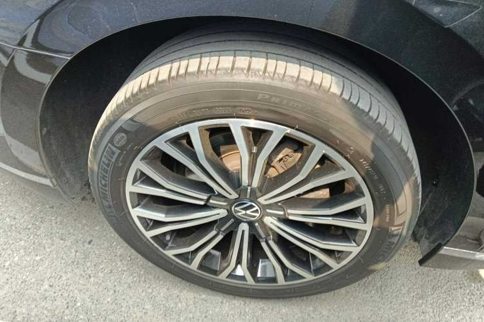 Used Volkswagen Phideon 2021 380TSI Luxury Edition Right Rear Wheel Hub