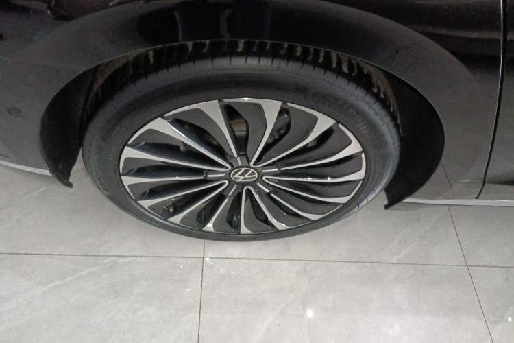 Used Volkswagen Phideon 2021 380TSI Prestige Edition Right Rear Wheel Hub