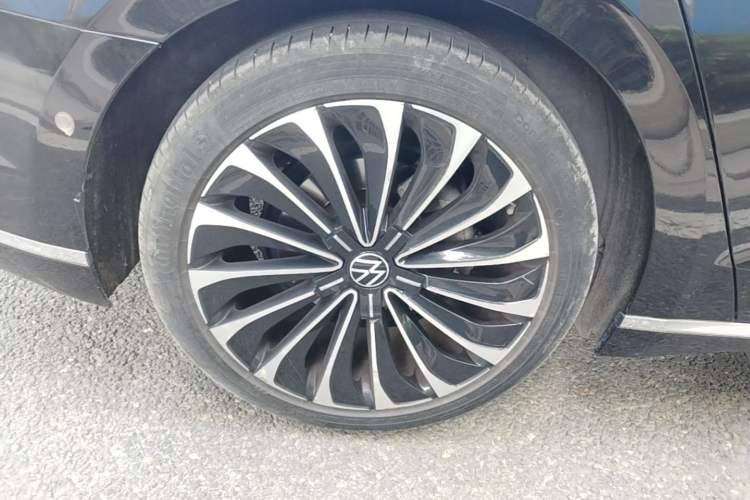 Used Volkswagen Phideon 2021 380TSI Prestige Edition Right Rear Wheel Hub