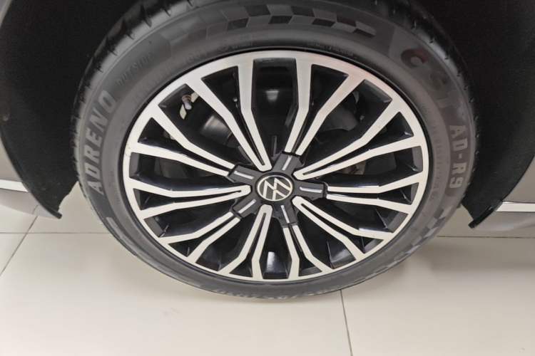 Used Volkswagen Phideon 2021 380TSI Luxury Edition Right Rear Wheel Hub